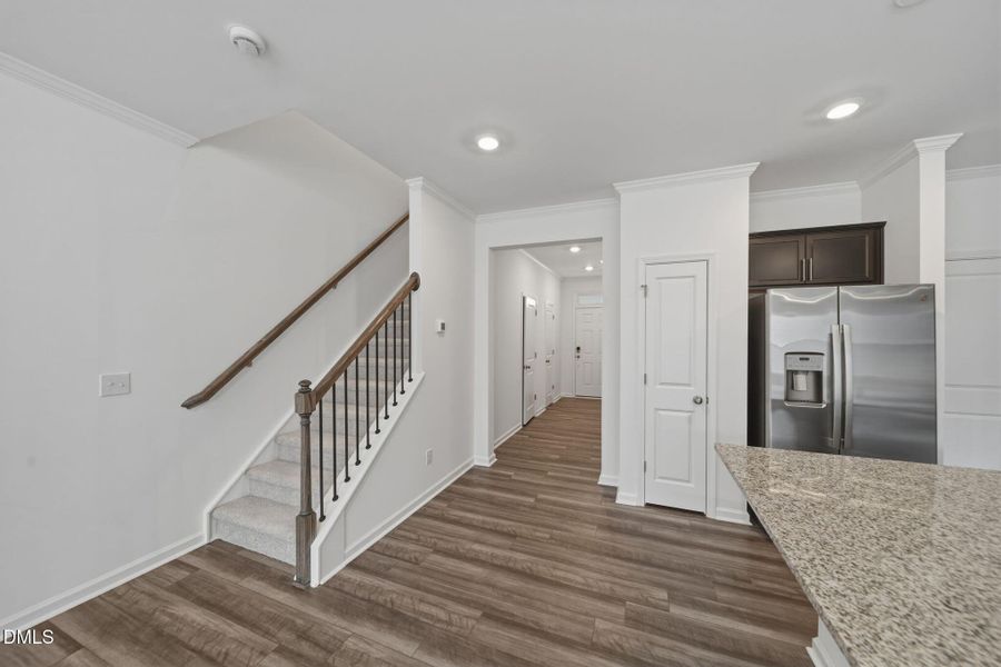 SUN_Everlee_Pic_CarsonII_QMI_259_Stairs_