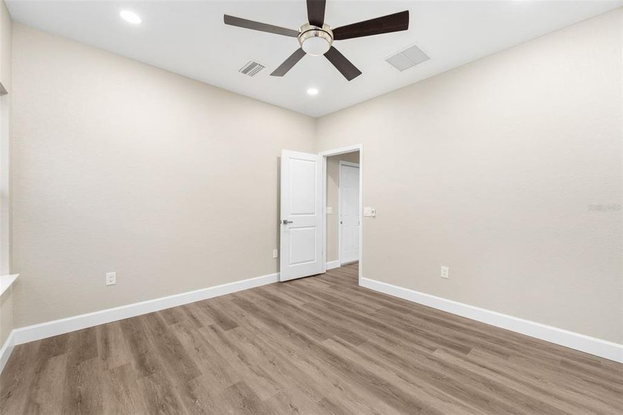 Spacious, unfurnished interior of a new home in , Gainesville (Image 22).