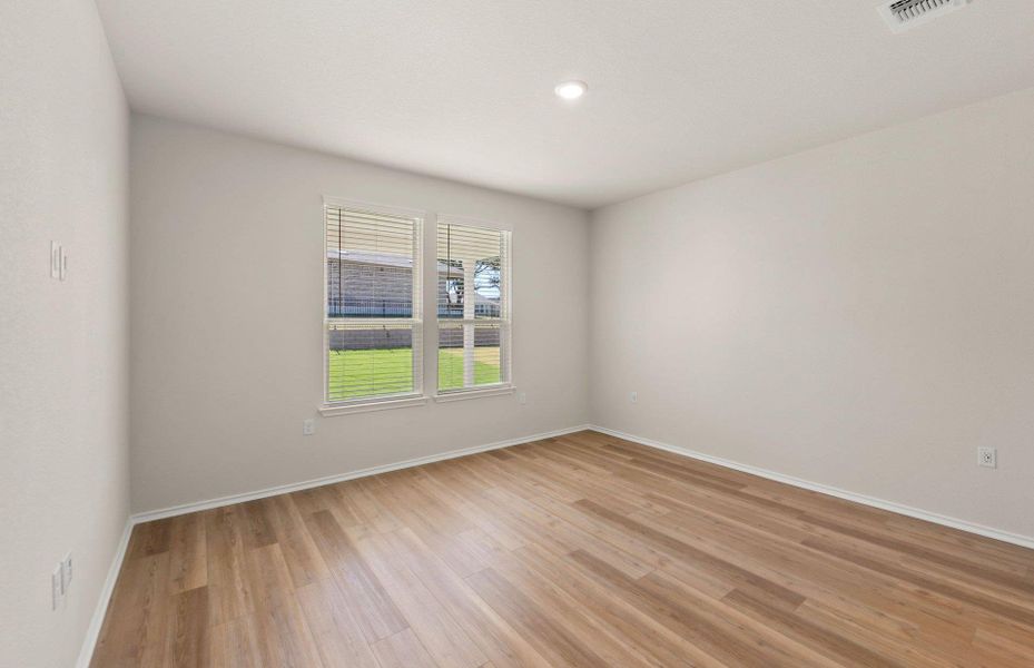 Spacious, unfurnished interior of a new home in Sun City Texas, Georgetown (Image 13).