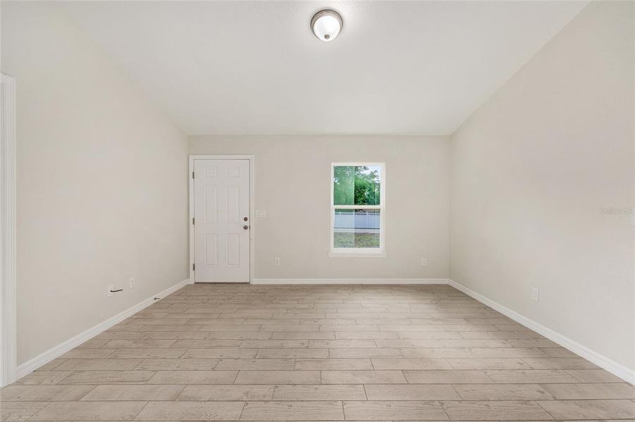 Spacious, unfurnished interior of a new home in , Ocala (Image 26).