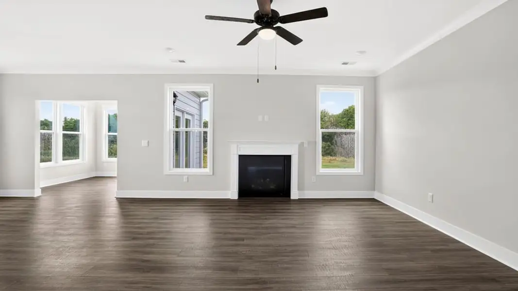 Spacious, unfurnished interior of a new home in Cottonwood Ridge, Piedmont (Image 26).