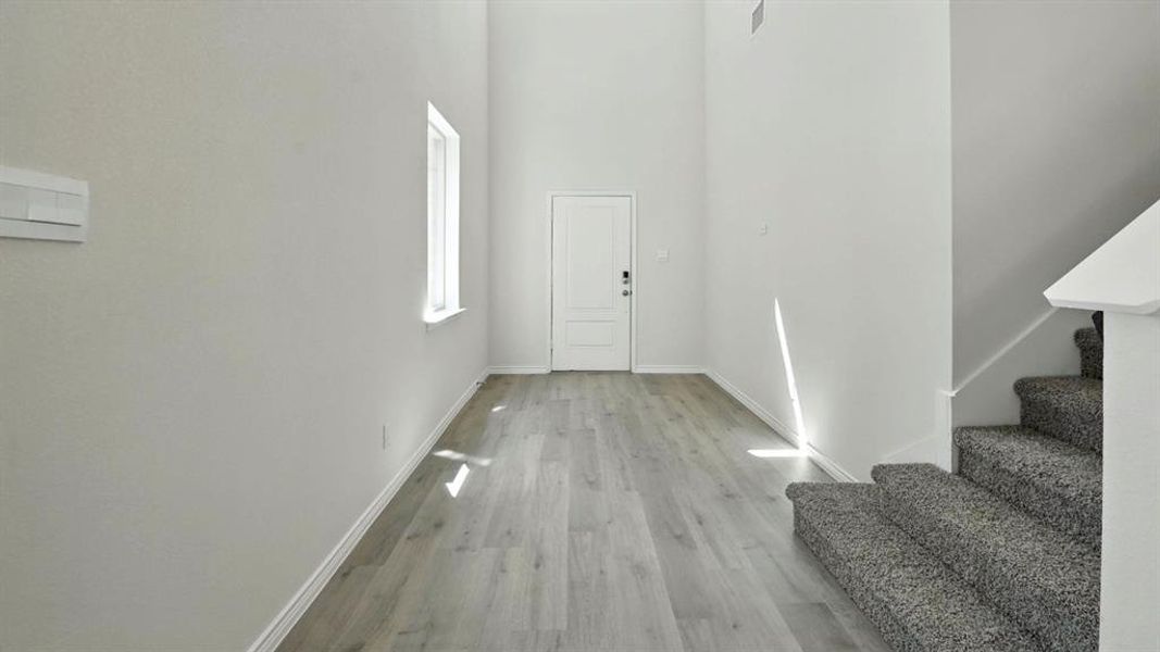 Spacious, unfurnished interior of a new home in Bel Air Village, Sherman (Image 24).