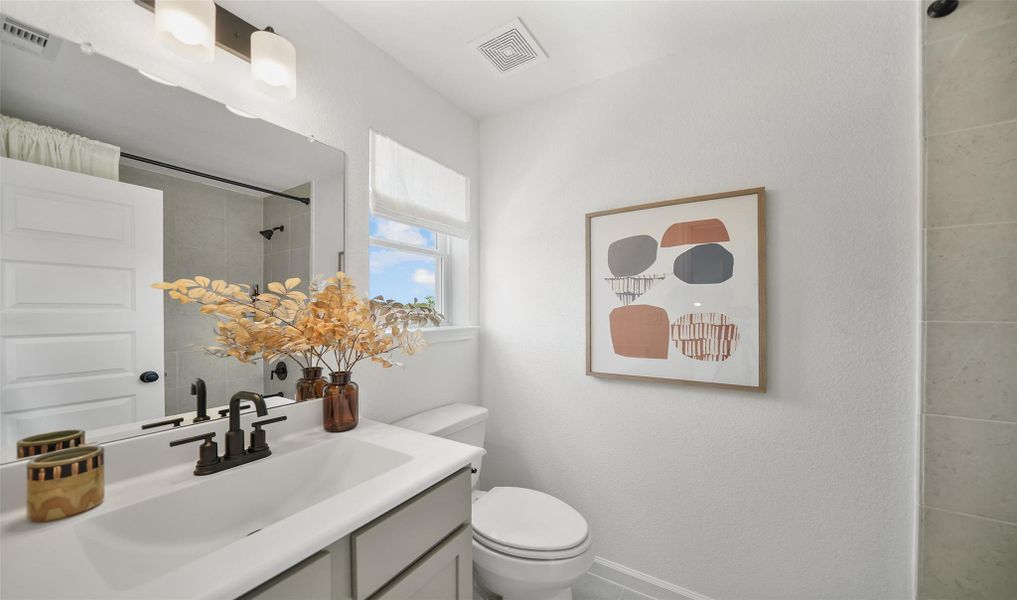 Loft bath (*Photo not of actual home and used for illustration purposes only.) Loft bath (*Photo not of actual home and used for illustration purposes only.)