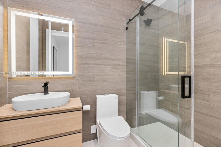 Furnished interior view inside a new home in , Pinecrest (Image 43).