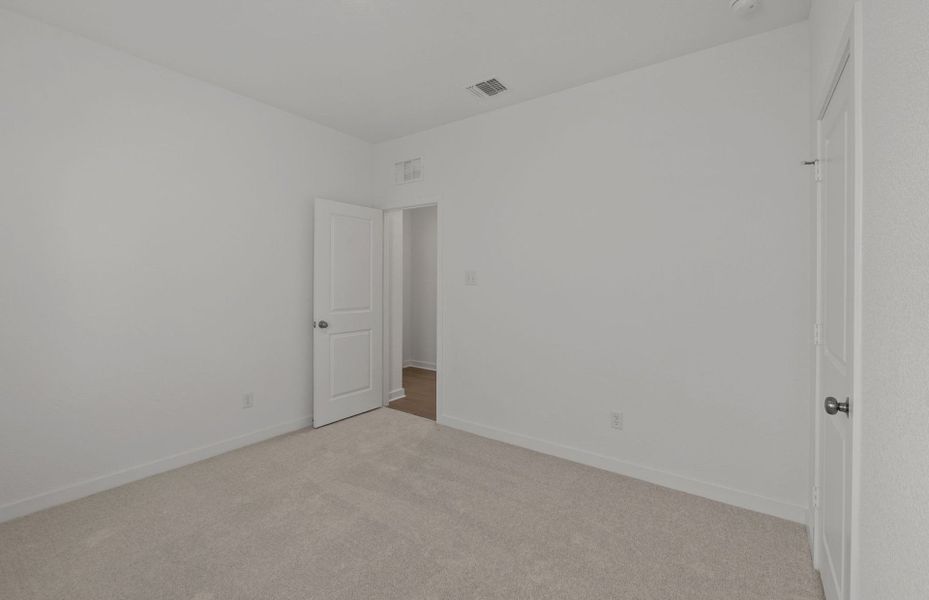 Spacious, unfurnished interior of a new home in County View, Temple (Image 19).