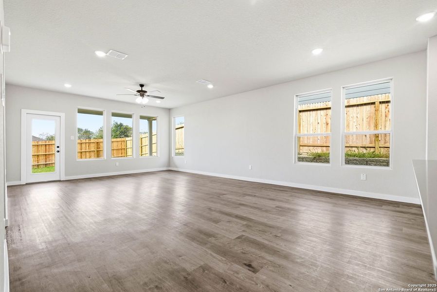 Spacious, unfurnished interior of a new home in Vista Ridge, Live Oak (Image 26).