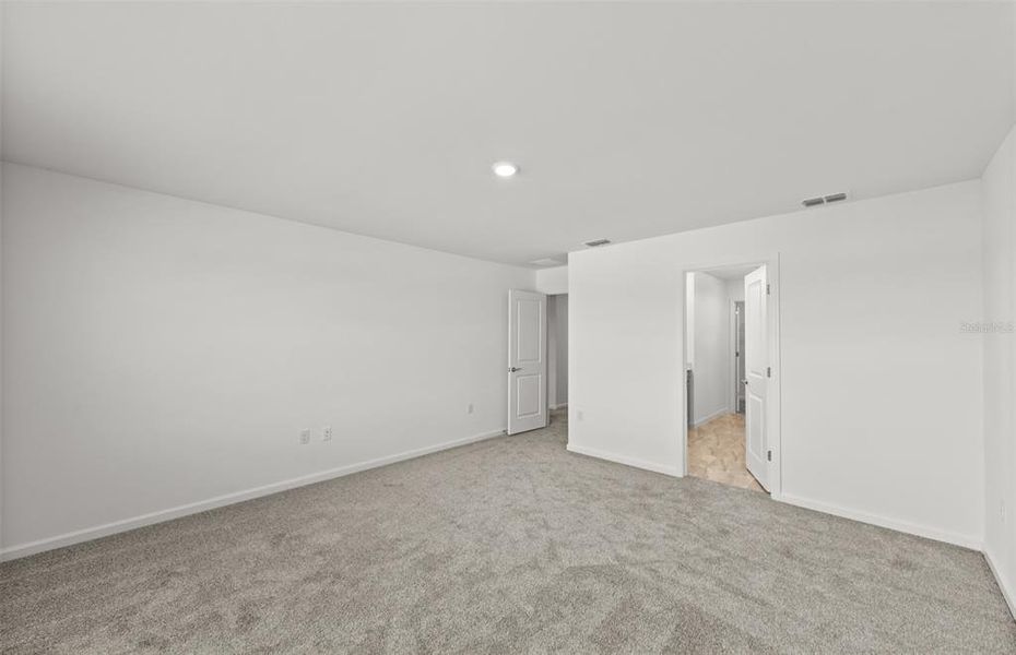 Spacious, unfurnished interior of a new home in Lakespur Wellen Park, Venice (Image 26). Spacious, unfurnished interior of a new home in Lakespur Wellen Park, Venice (Image 26).
