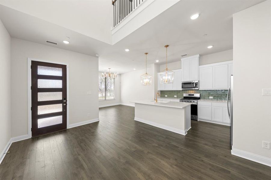 06. 2524 Campden Mews - Dining (2)