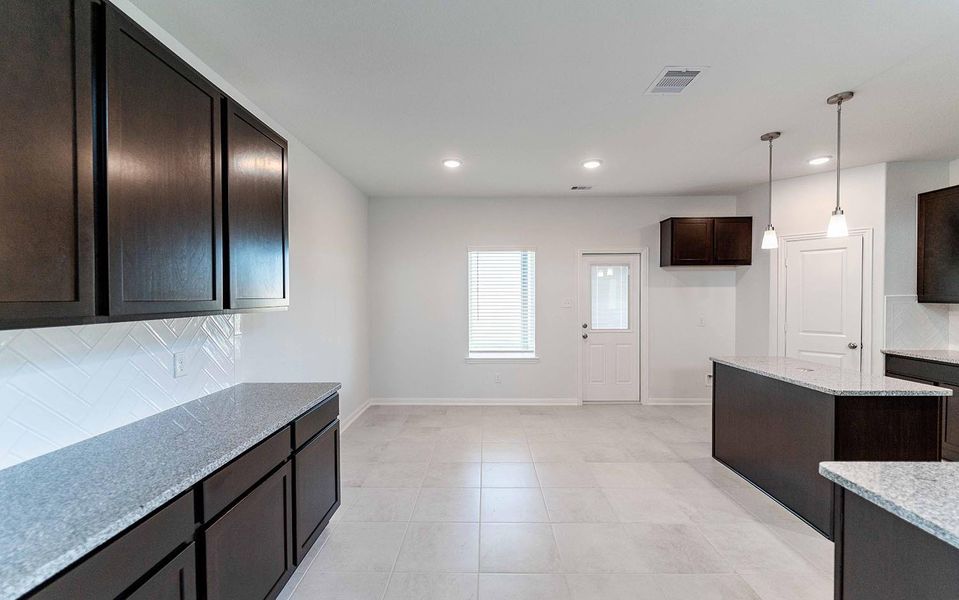 Spacious, unfurnished interior of a new home in Bay Creek, Baytown (Image 6). Spacious, unfurnished interior of a new home in Bay Creek, Baytown (Image 6).