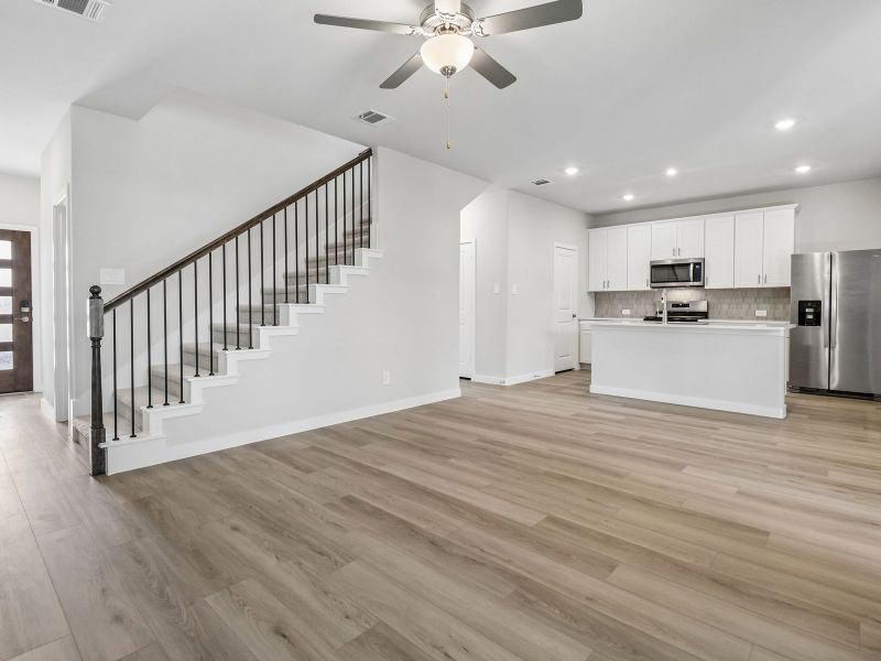 Spacious, unfurnished interior of a new home in Cibolo Hills West - Spring Series, Fort Worth (Image 12).