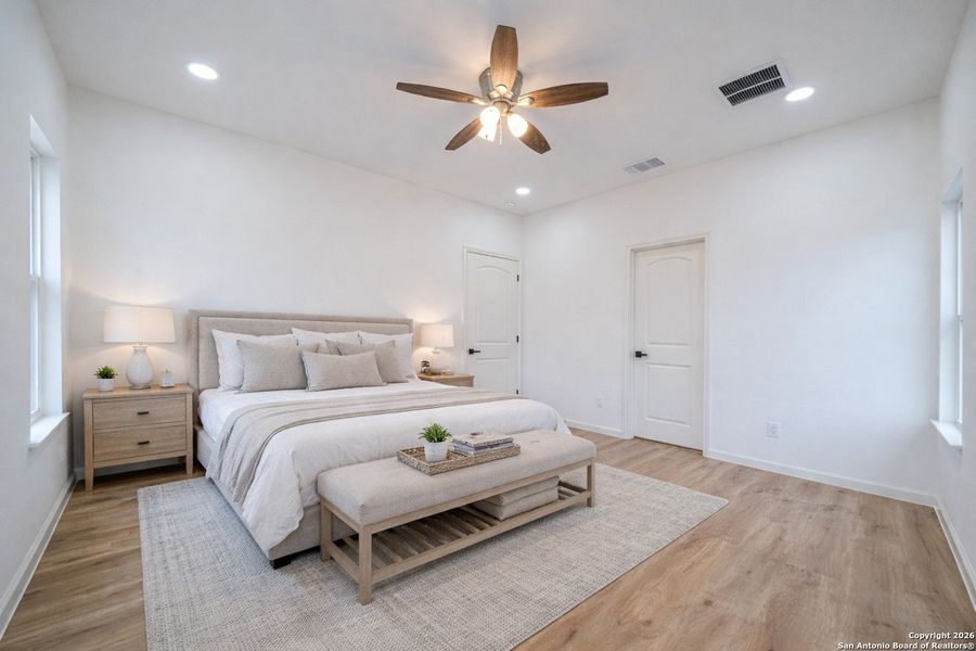 Furnished interior view inside a new home in , La Vernia (Image 10).