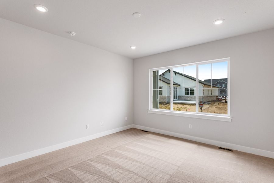 Spacious, unfurnished interior of a new home in The Aurora Highlands, Aurora (Image 13).