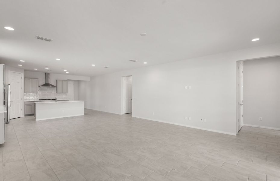 Spacious, unfurnished interior of a new home in Blossom Rock, Apache Junction (Image 21).