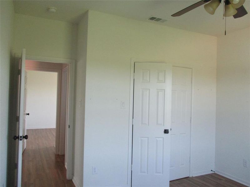 Spacious, unfurnished interior of a new home in , Kaufman (Image 5).
