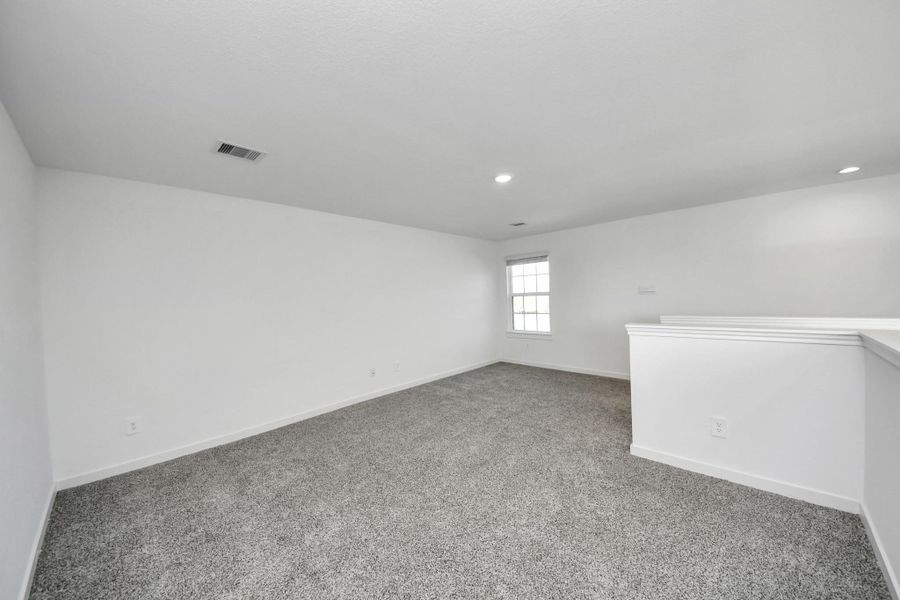 Spacious, unfurnished interior of a new home in Tamarron, Katy (Image 33).