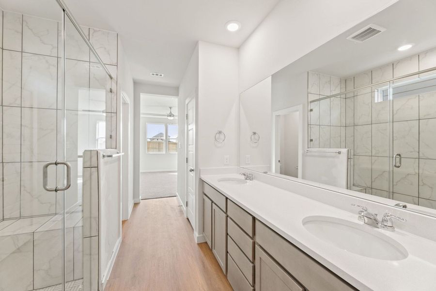 Representative unfurnished interior of a home built from the Hondo by Hakes Brothers in Veranda, San Antonio (Image 19). Representative unfurnished interior of a home built from the Hondo by Hakes Brothers in Veranda, San Antonio (Image 19).