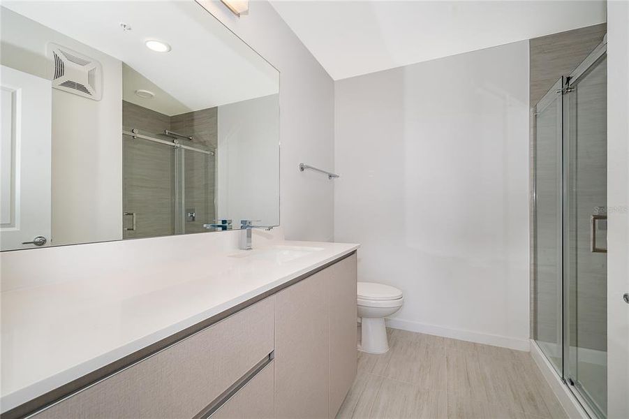 Furnished interior view inside a new home in , Orlando (Image 7).