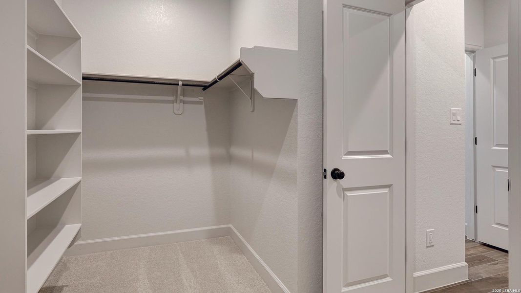Spacious, unfurnished interior of a new home in Ladera, San Antonio (Image 17).