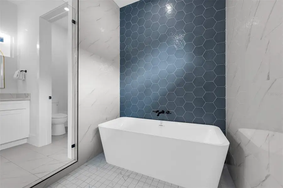 Furnished interior view inside a new home in , Orlando (Image 7).