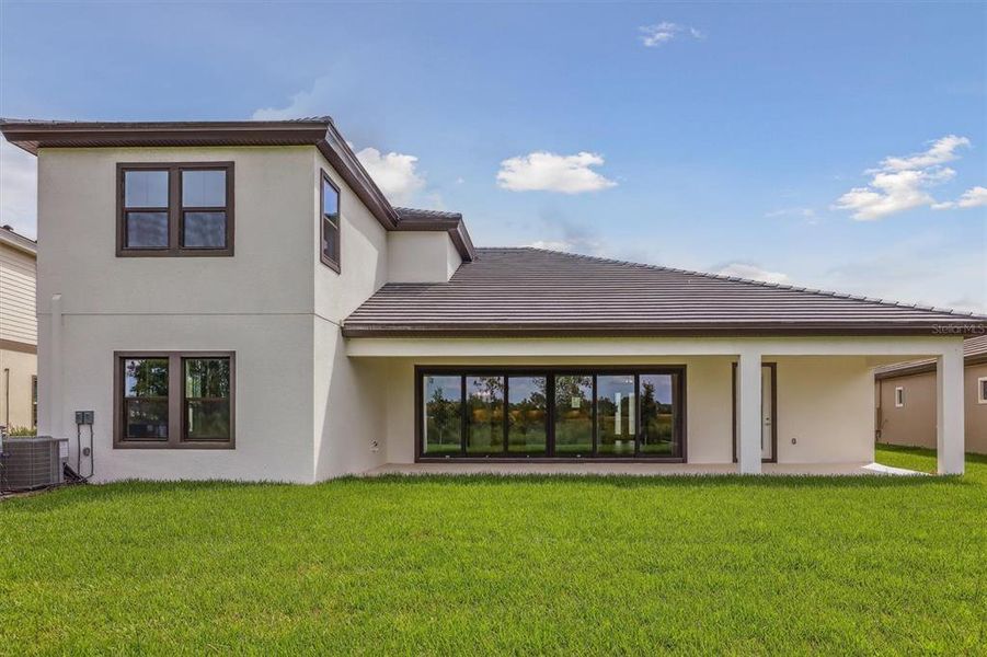 Exterior details and patio area of a home in Two Rivers, Zephyrhills (Image 4).