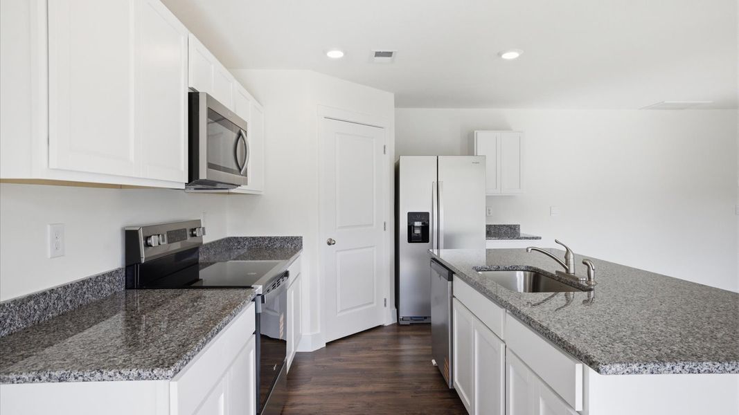 Furnished interior view inside a new home in Emory Creek, Harriman (Image 9).