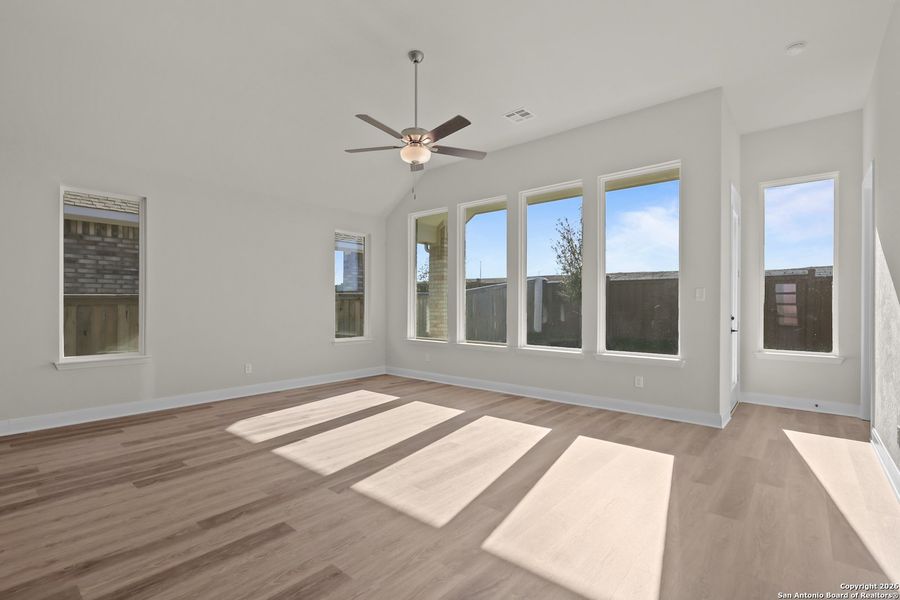 Spacious, unfurnished interior of a new home in Mayfair 50', New Braunfels (Image 20).