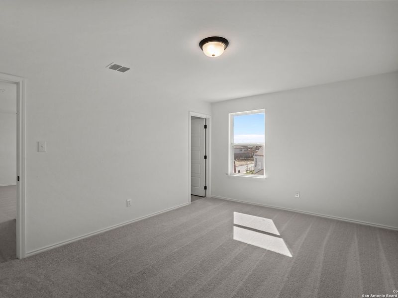 Spacious, unfurnished interior of a new home in Comanche Ridge, San Antonio (Image 37).