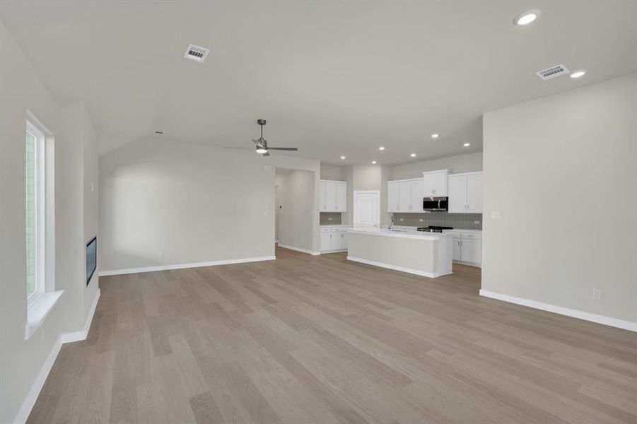 Spacious, unfurnished interior of a new home in Hickory Hill, Sherman (Image 22). Spacious, unfurnished interior of a new home in Hickory Hill, Sherman (Image 22).