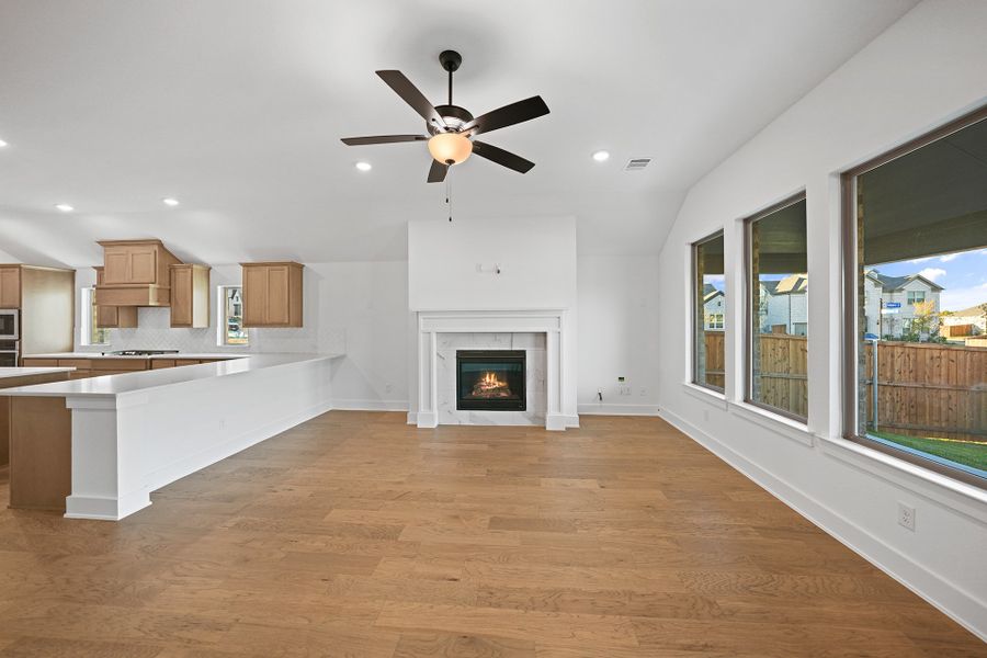 Spacious, unfurnished interior of a new home in Edgewater, Fate (Image 31).