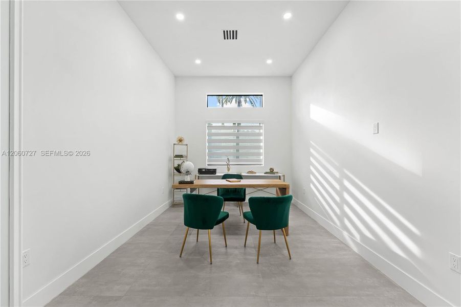 Furnished interior view inside a new home in , Plantation (Image 39).
