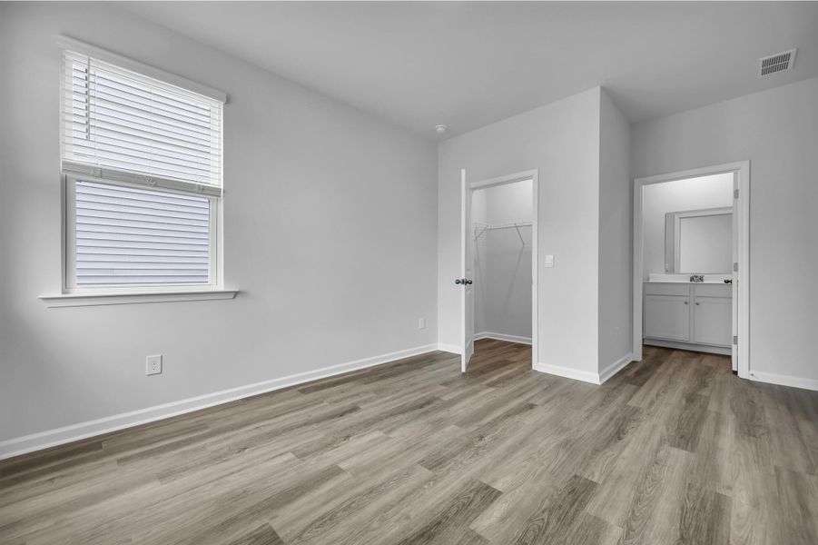 Spacious, unfurnished interior of a new home in Carolina Groves, Moncks Corner (Image 20).