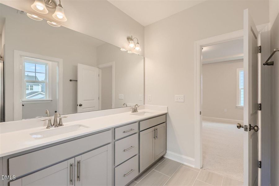 SUN_DevonSquare_Pic_Waterbury_Bath2_1of2