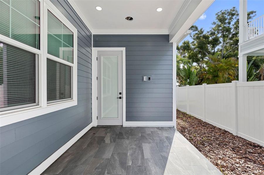 Exterior details and patio area of a home in , St. Petersburg (Image 26).
