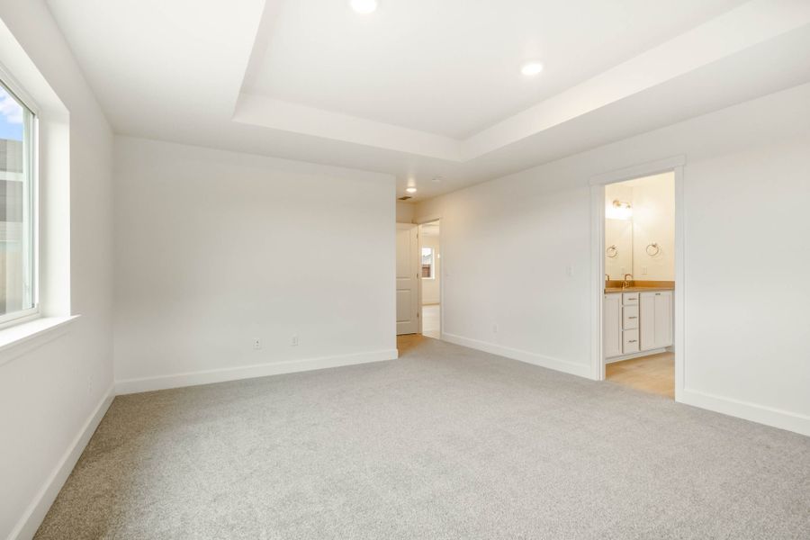 Spacious, unfurnished interior of a new home in Willowbrook, Madras (Image 22).