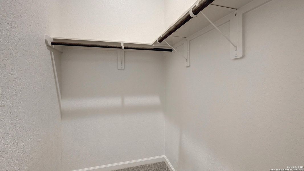 Spacious, unfurnished interior of a new home in Haby Hill 50', San Antonio (Image 26).