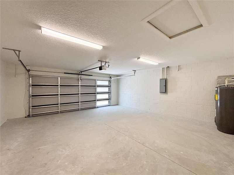 Spacious, unfurnished interior of a new home in , Dunnellon (Image 55).