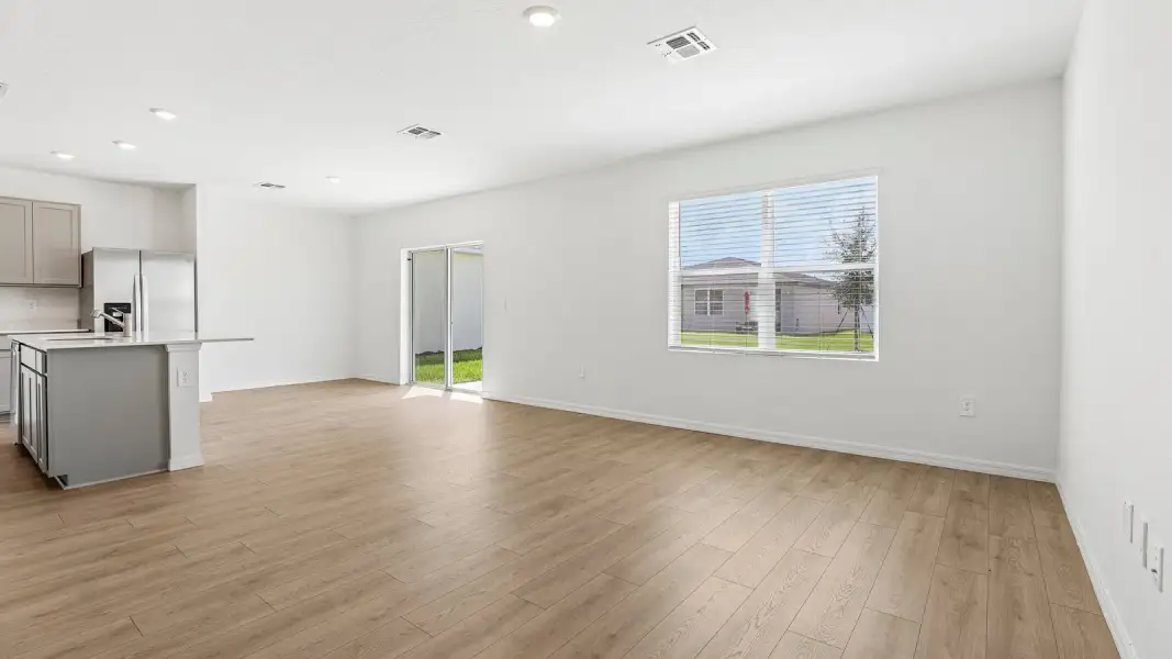 Representative unfurnished interior of a home built from the Crestview by D.R. Horton in Hawthorne Ranch, Lakeland (Image 18).