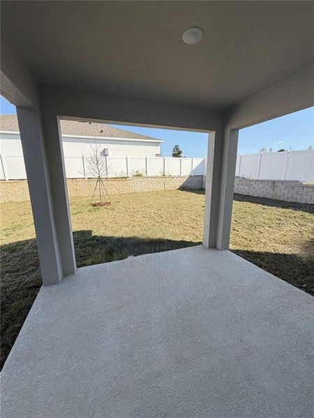 Exterior details and patio area of a home in Eagletail Landings, Howey-in-the-Hills (Image 3).