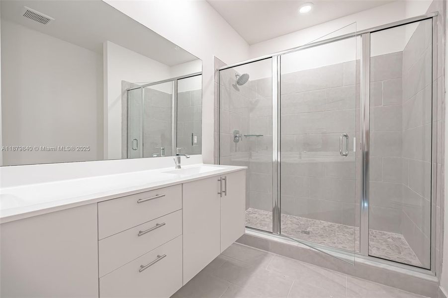 Furnished interior view inside a new home in , Doral (Image 10).