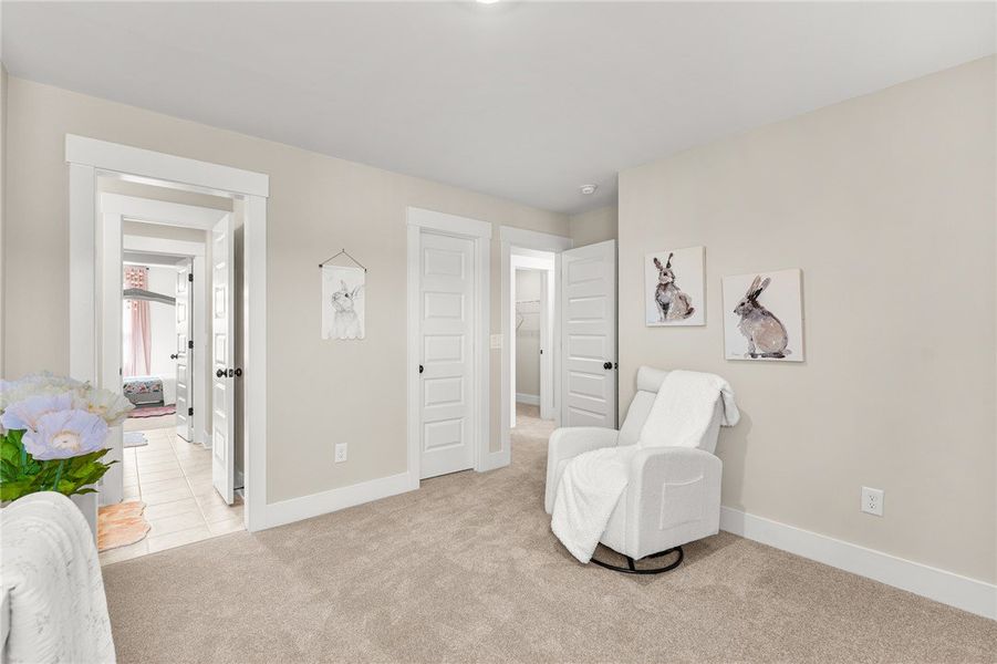 This cozy bedroom features soft carpet flooring, o