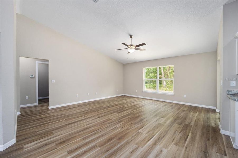 Spacious, unfurnished interior of a new home in , Dunnellon (Image 25).