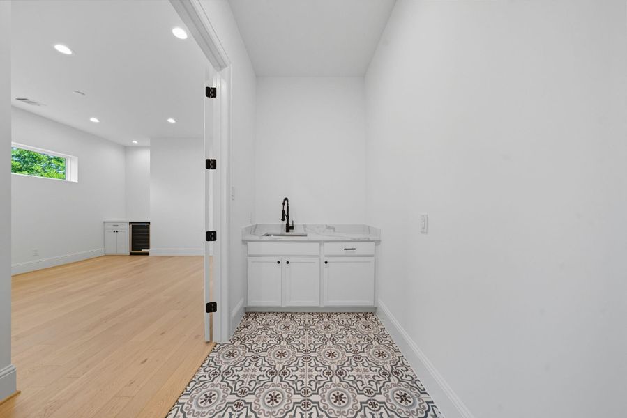 Spacious, unfurnished interior of a new home in , Houston (Image 30).