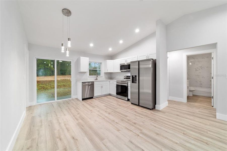 Spacious, unfurnished interior of a new home in , Dunnellon (Image 34).