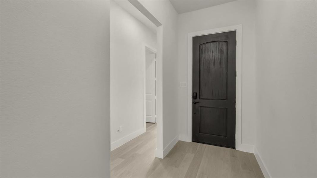 Spacious, unfurnished interior of a new home in Freeman Ranch, Weatherford (Image 16).