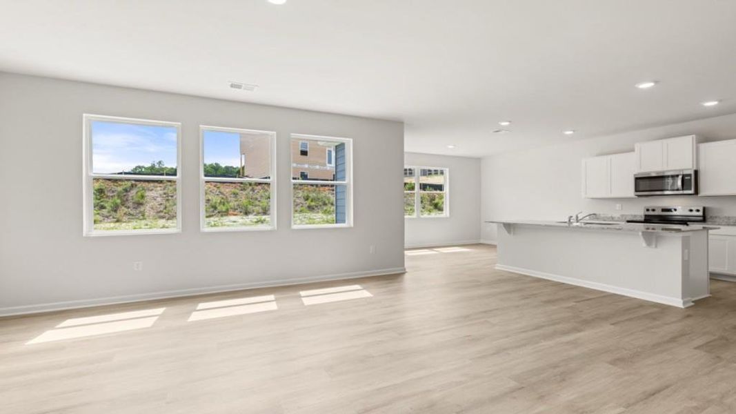 Spacious, unfurnished interior of a new home in Oakleigh Glen, Dallas (Image 13).