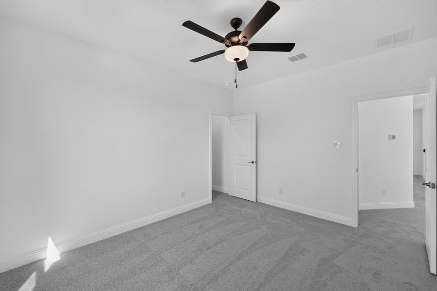 Spacious, unfurnished interior of a new home in Cross Creek Meadows, Celina (Image 32).