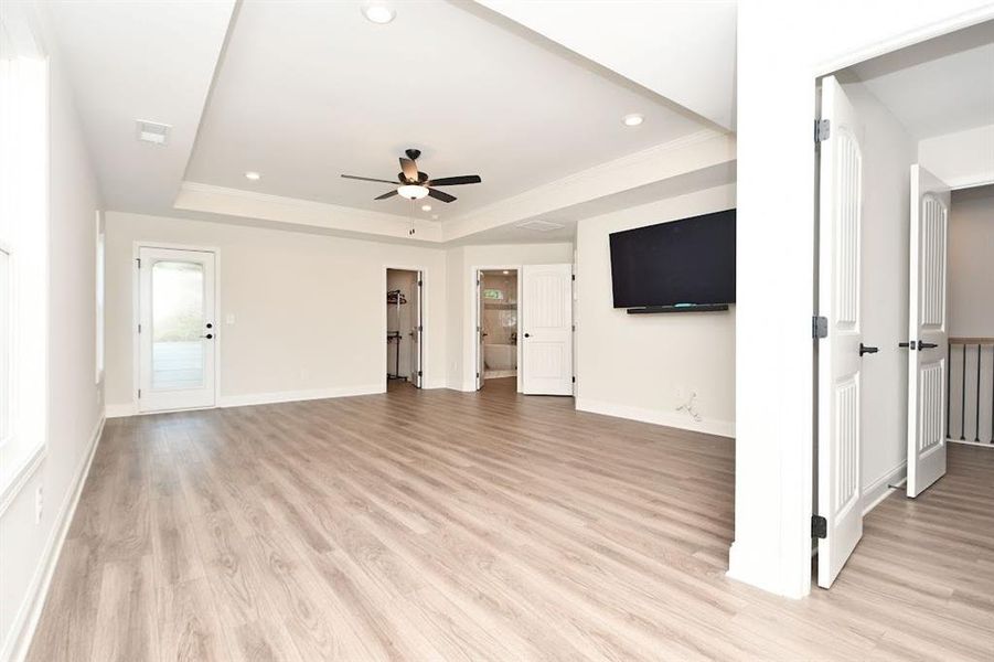 Spacious, unfurnished interior of a new home in , Dallas (Image 53).