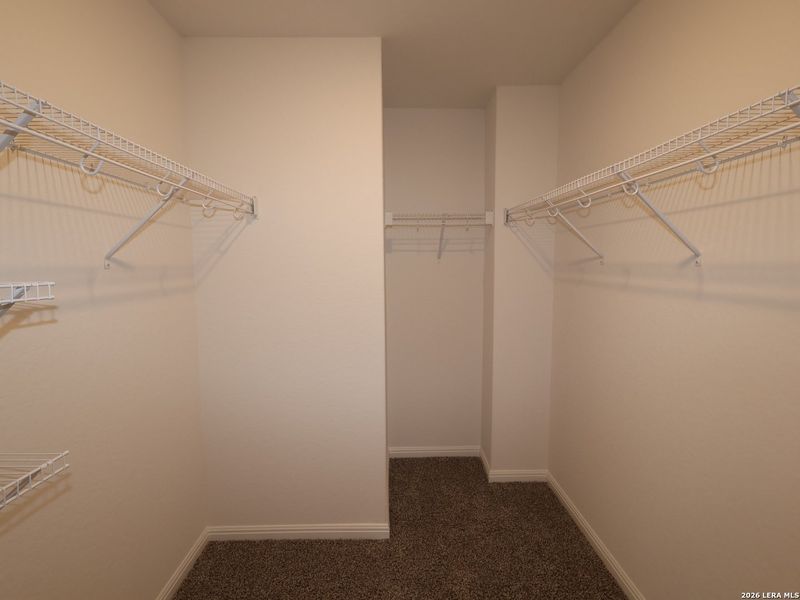 Spacious, unfurnished interior of a new home in Mesquite Ridge, San Antonio (Image 23).