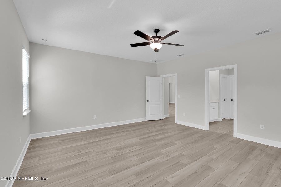 Spacious, unfurnished interior of a new home in , Jacksonville (Image 12).