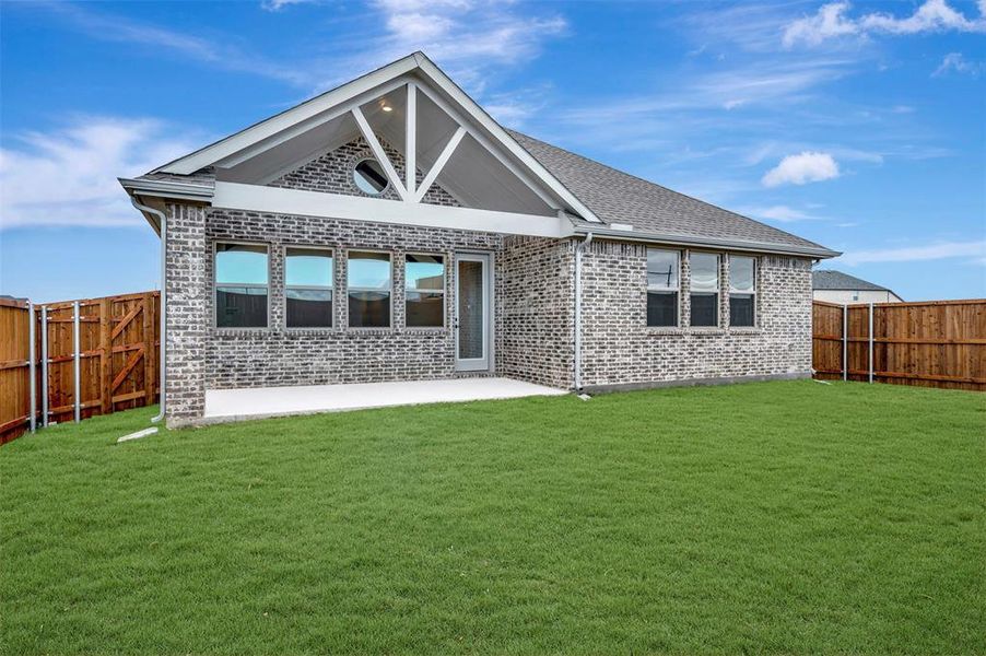 Exterior details and patio area of a home in Heritage Ranch, Sherman (Image 23).